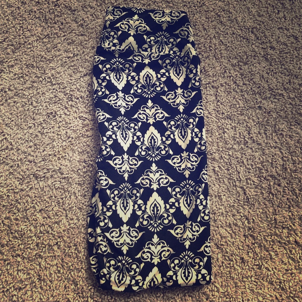 Black and cream LuLaRoe leggings